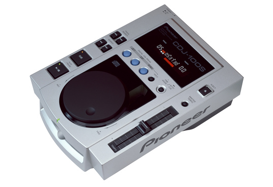 DJ CD-проигрывателя с Pioneer CDJ-100s